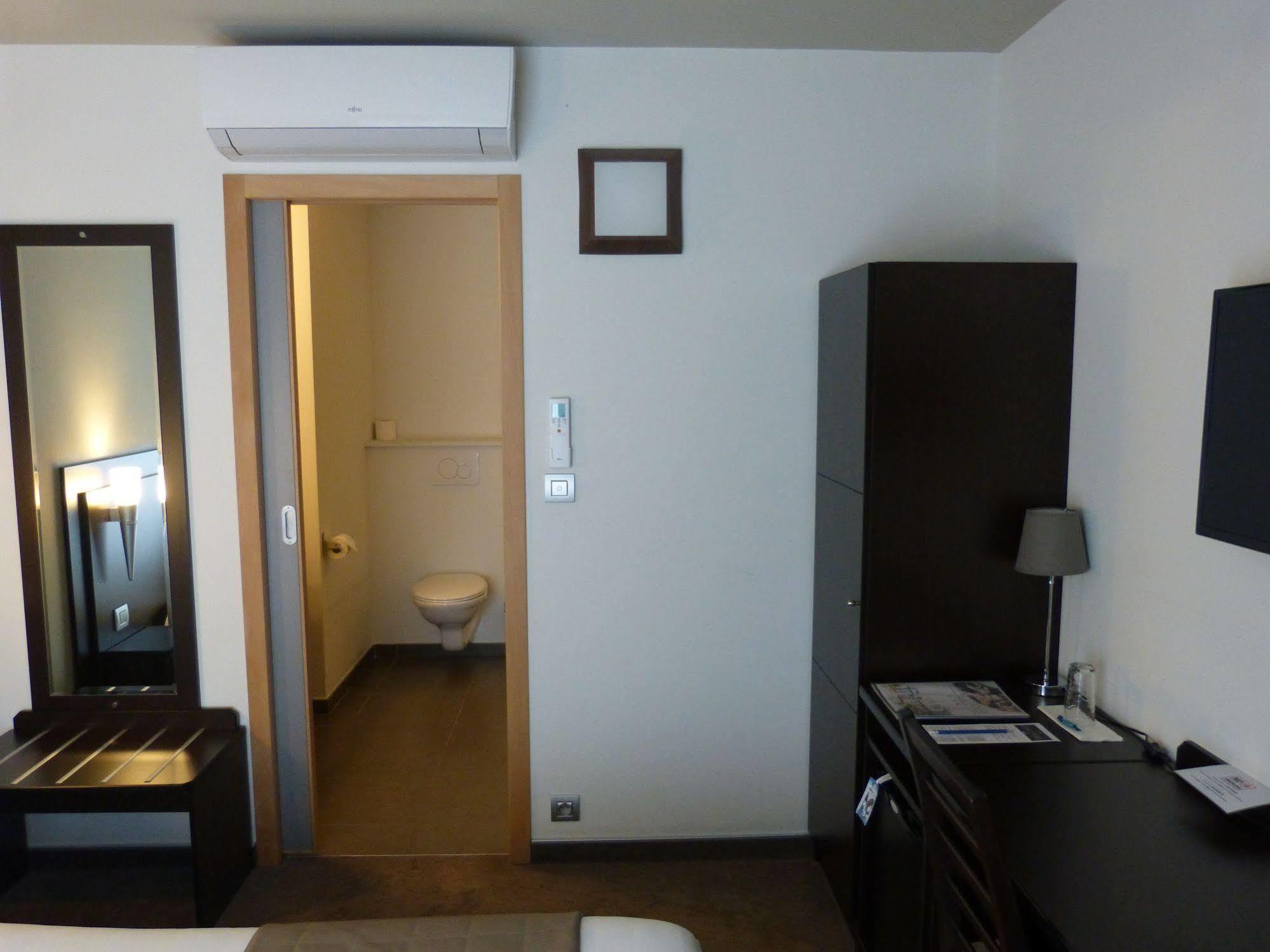 Hotel Saint Daniel Peruwelz Bagian luar foto