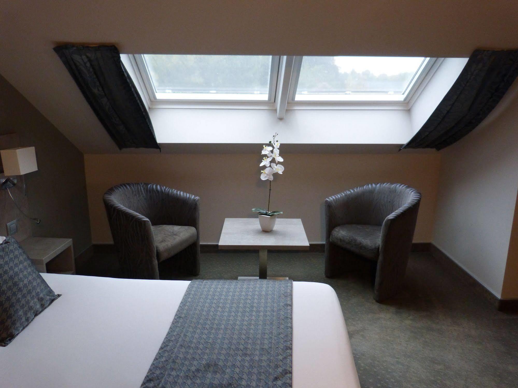 Hotel Saint Daniel Peruwelz Bagian luar foto