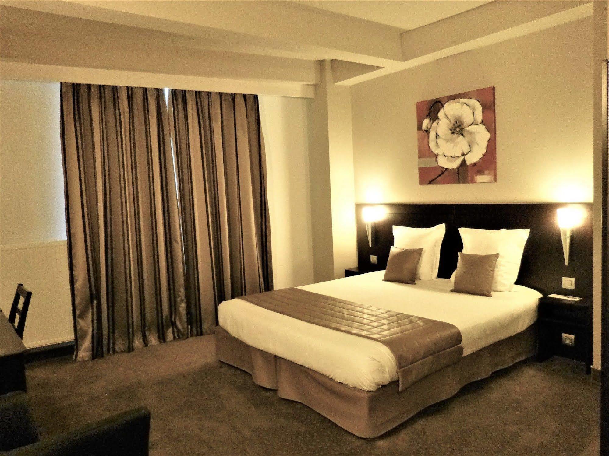 Hotel Saint Daniel Peruwelz Bagian luar foto